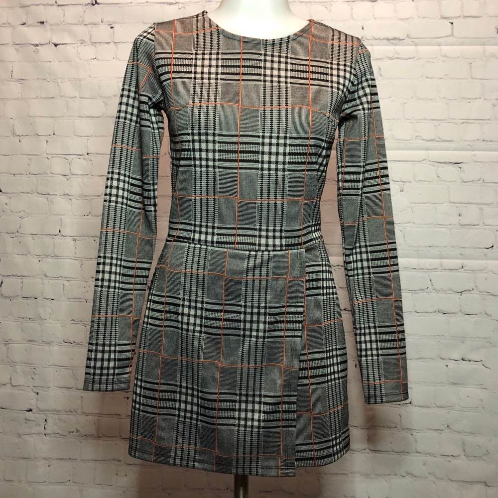 NWT Pull&Bear Gray Plaid Romper Sz Small - Long Sleeves, Wrap Front skort